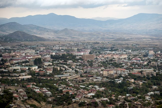 სომხეთის ორი ნაბიჯი 