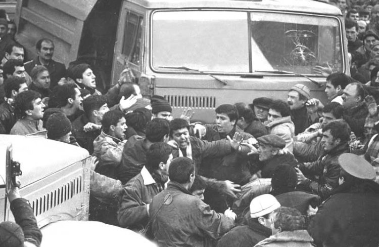 "ჩვენ არც გამსახურდიას მომხრეები ვართ, არც შევარდნაძის . . . . . . "