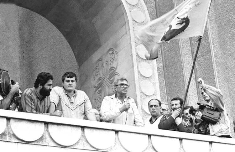 გეკუთვნით, გეკუთვნით, მაგრამა... მიტინგების ქვეყანა