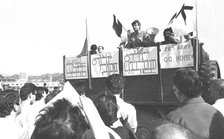 აკაკი ასათიანი დამოუკიდებელ თამაშს იწყებს 
